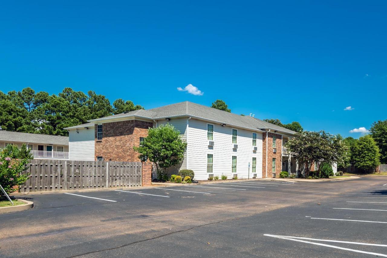 Plantation Oaks Hotel Millington Exterior photo